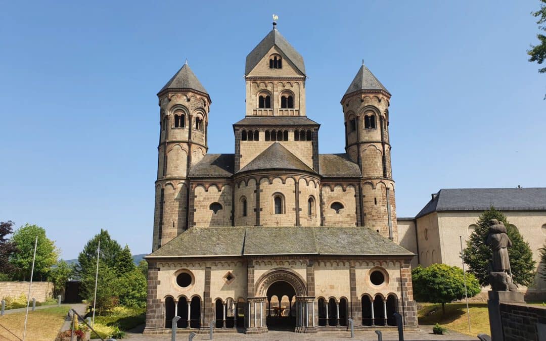 Mendig: Von der Vulkan Brauerei zum Kloster Maria Laach